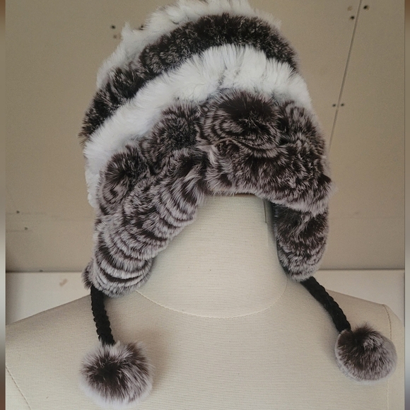 Real Rabbit Fur Hat | Knit Lining - Picture 1 of 3